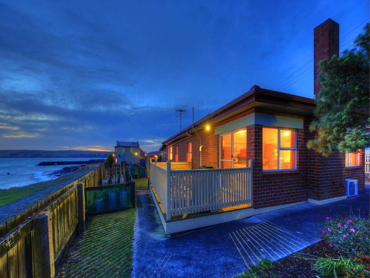 Stanley Village Waterfront Accommodation Экстерьер фото